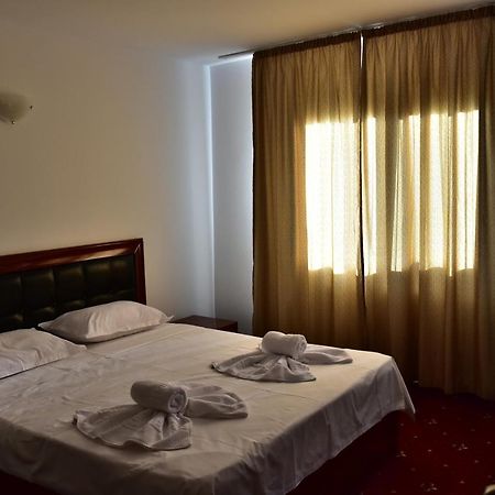 Hotel Ostrov Călimăneşti 외부 사진