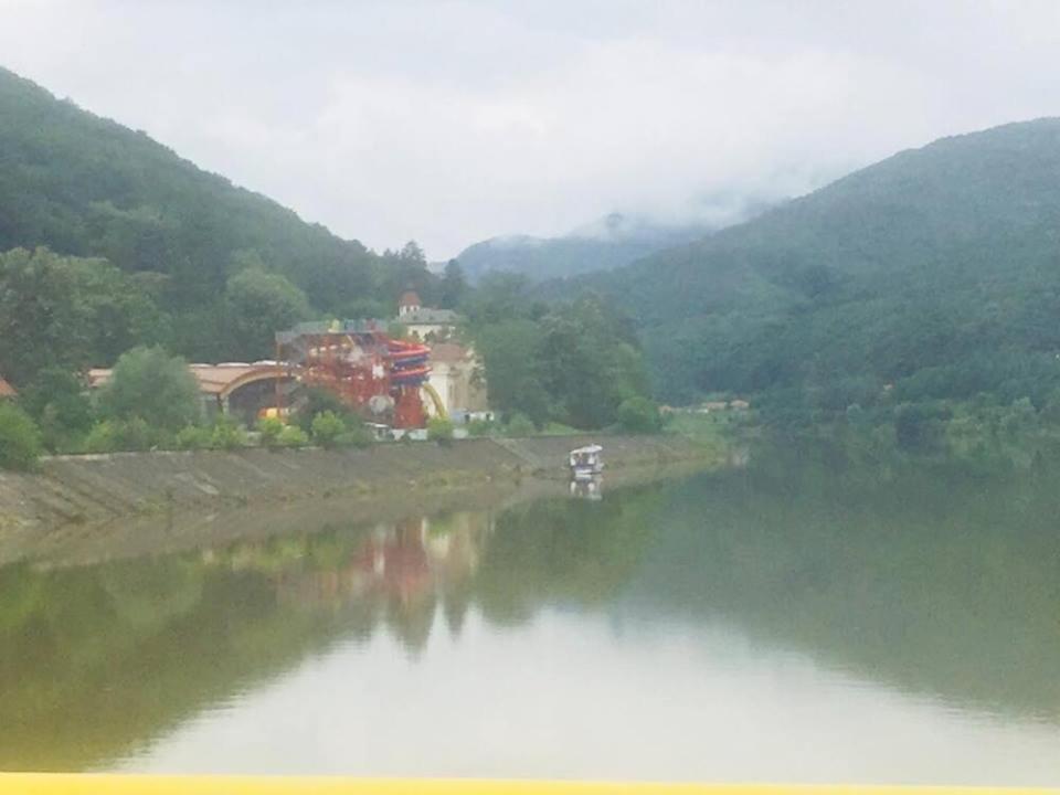 Hotel Ostrov Călimăneşti 외부 사진