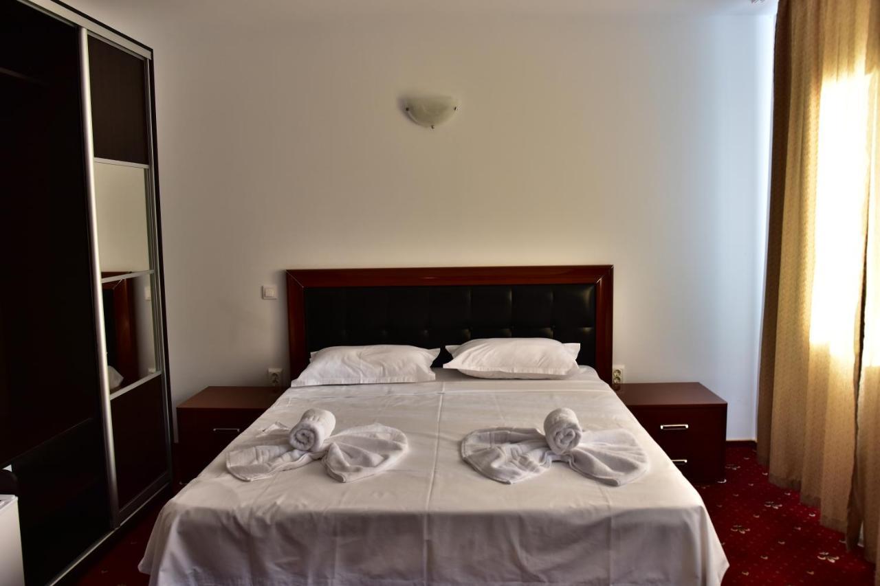 Hotel Ostrov Călimăneşti 외부 사진