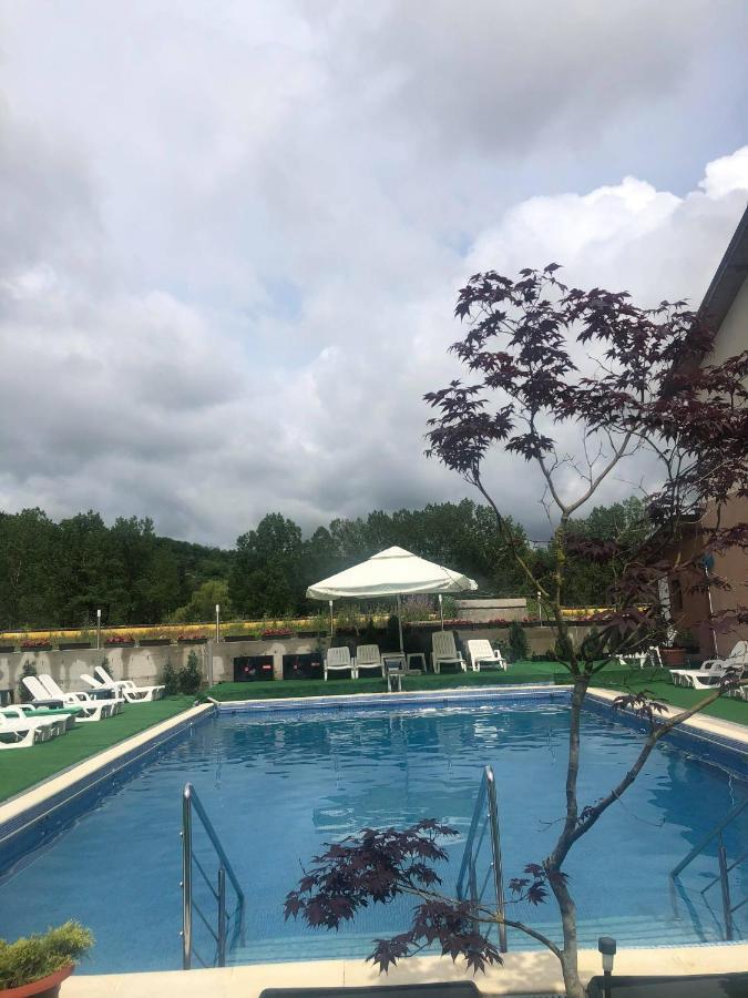 Hotel Ostrov Călimăneşti 외부 사진
