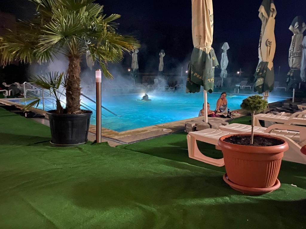 Hotel Ostrov Călimăneşti 외부 사진