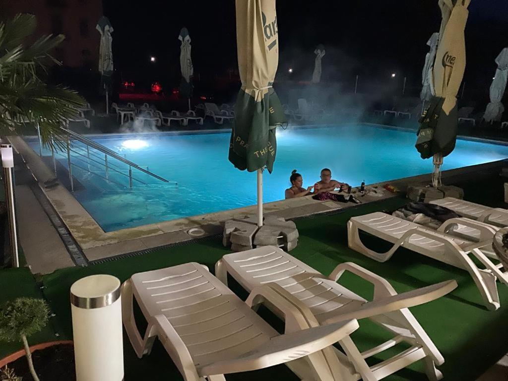 Hotel Ostrov Călimăneşti 외부 사진