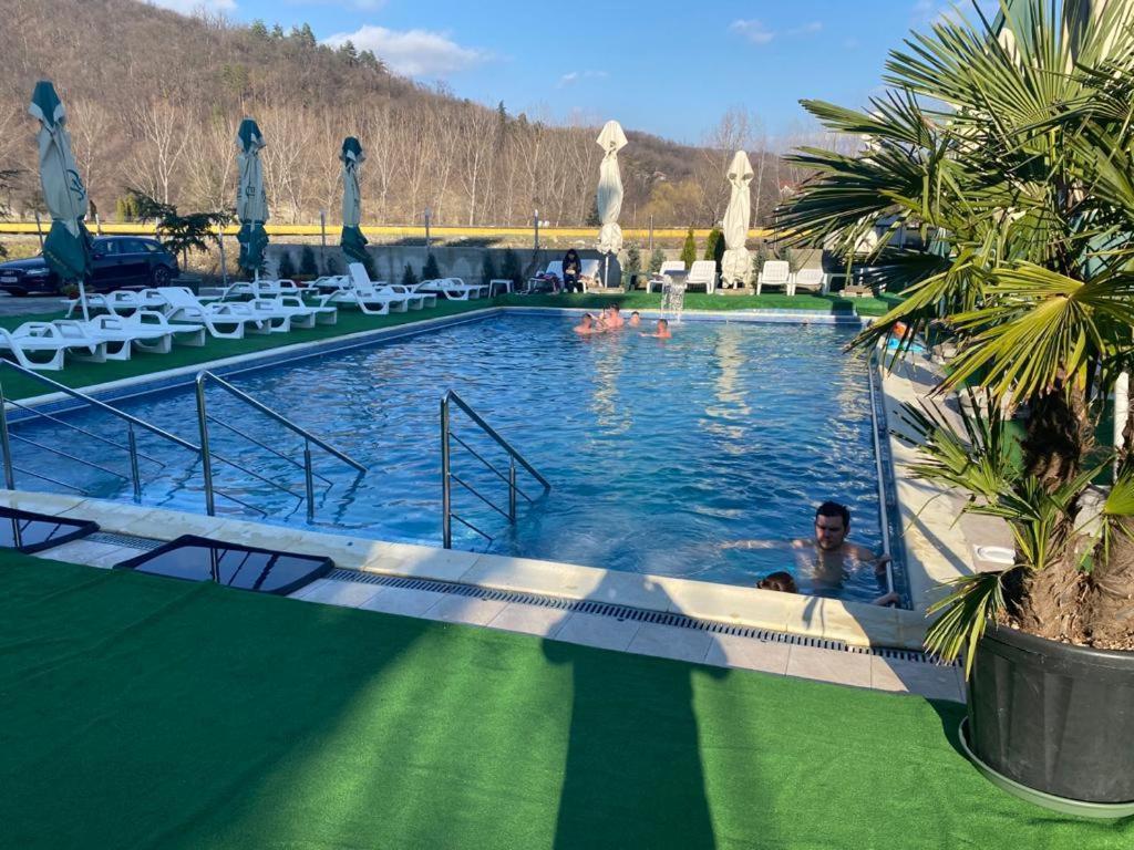 Hotel Ostrov Călimăneşti 외부 사진